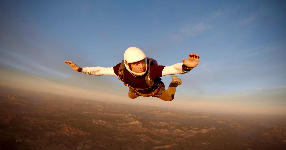 Inspirasi Dari Teman + Riset Telaten Tahunan = Serial Sukses 3 Musim di Netflix